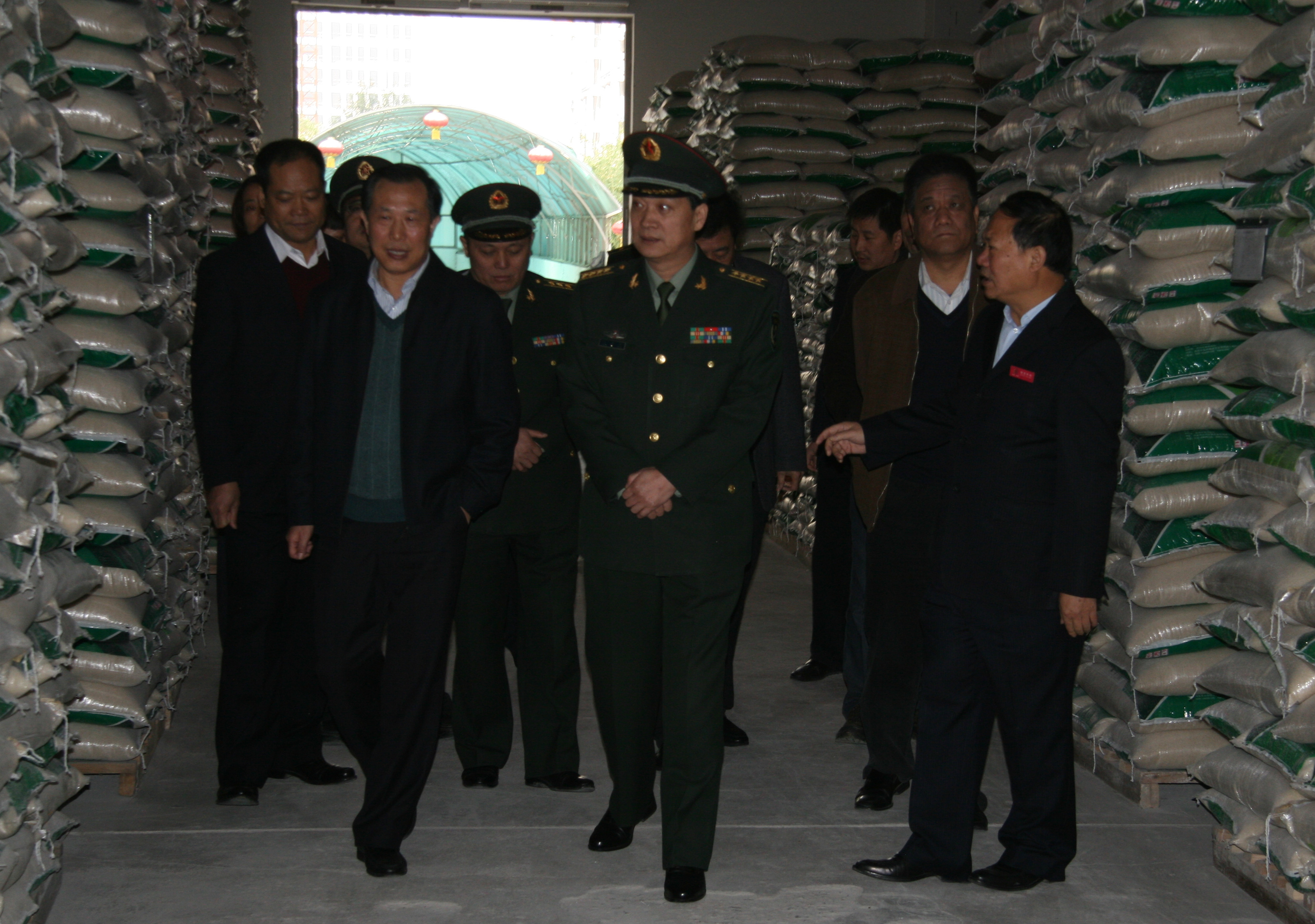 蘭州軍區(qū)軍需部檢查糧農(nóng)集團軍糧供應工作